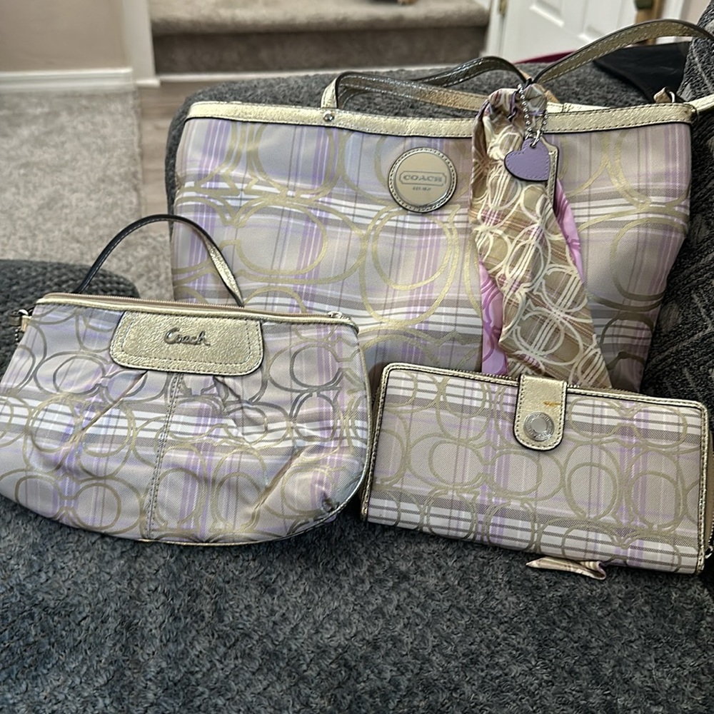 Coach lilac and gold bag with wallet and mini purse. - Picture 15 of 15
